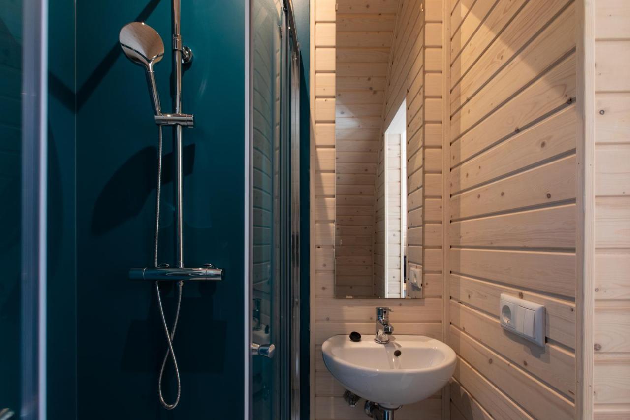 Pod Huisje Met Hottub Dokkum Exterior photo